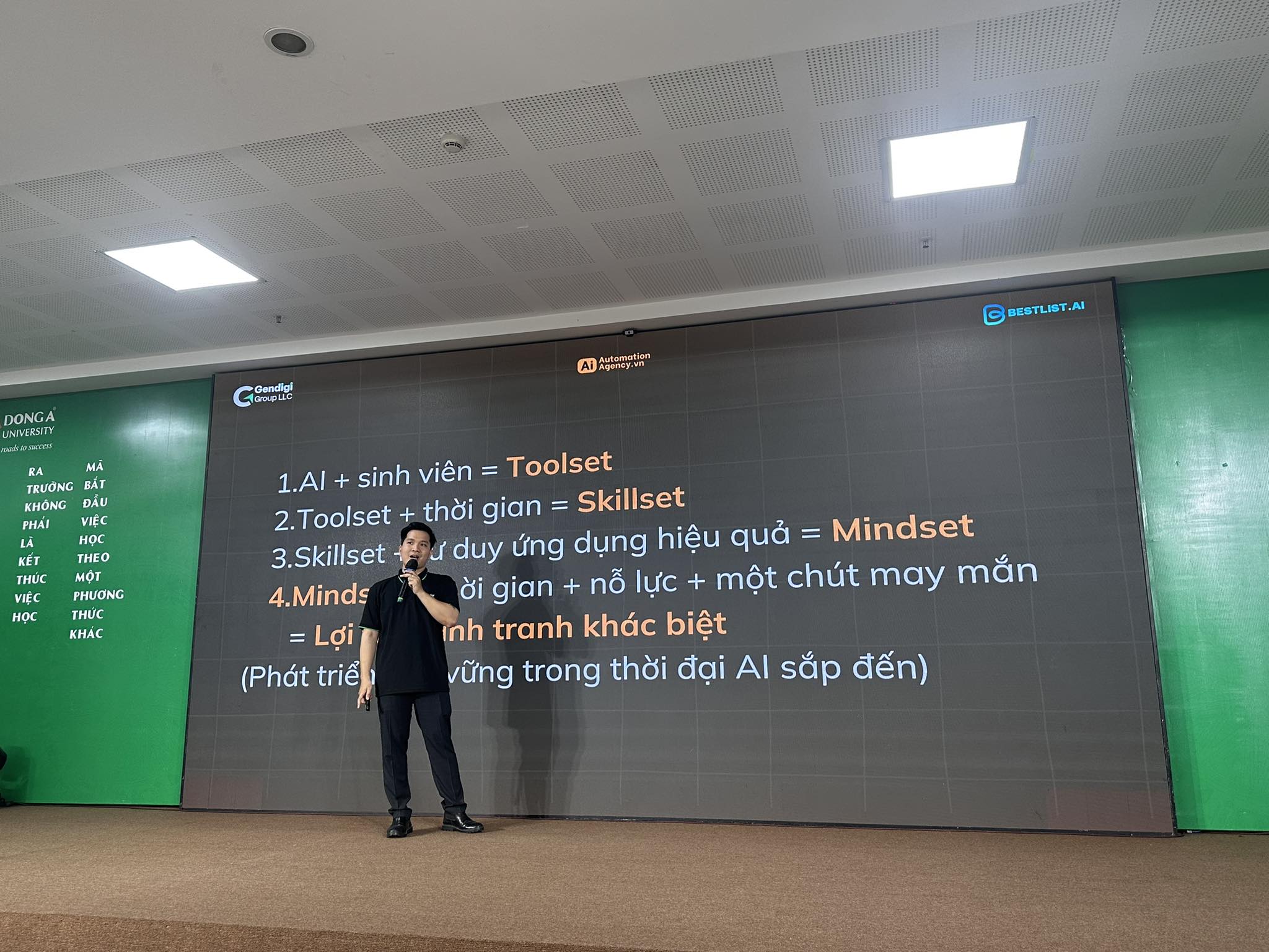 Nhật Trần tại Workshop AI